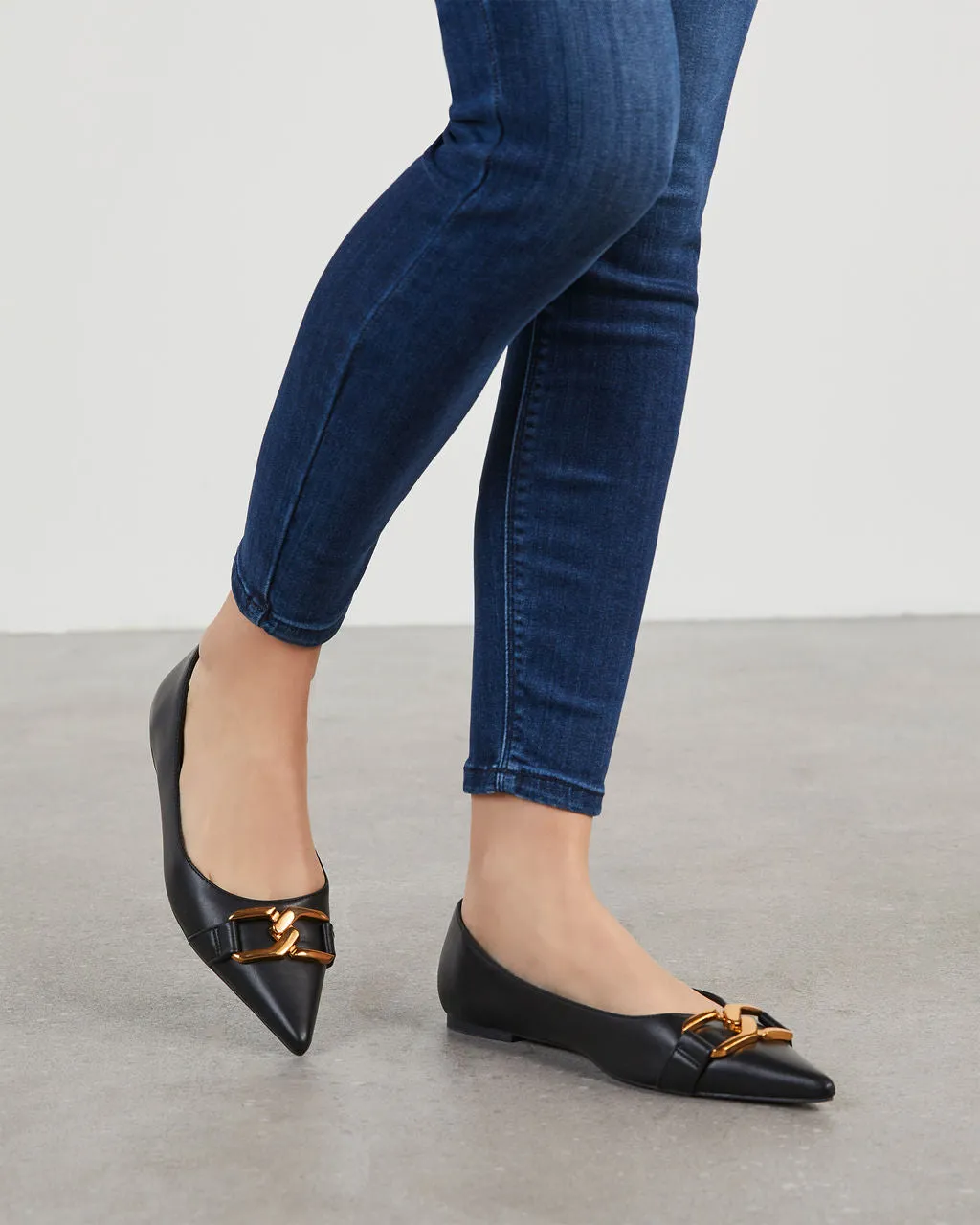 Alora Chain Pointed Flats