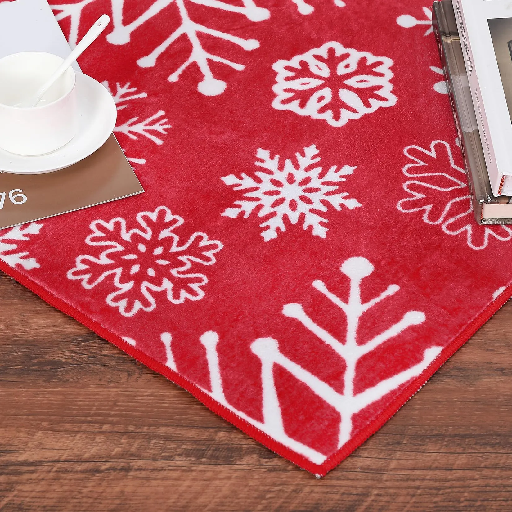 GARVEE Christmas Area Rug Snowflake Pattern Machine Washable Polyester Non-Slip Backing for Kitchen Bathroom Living Room