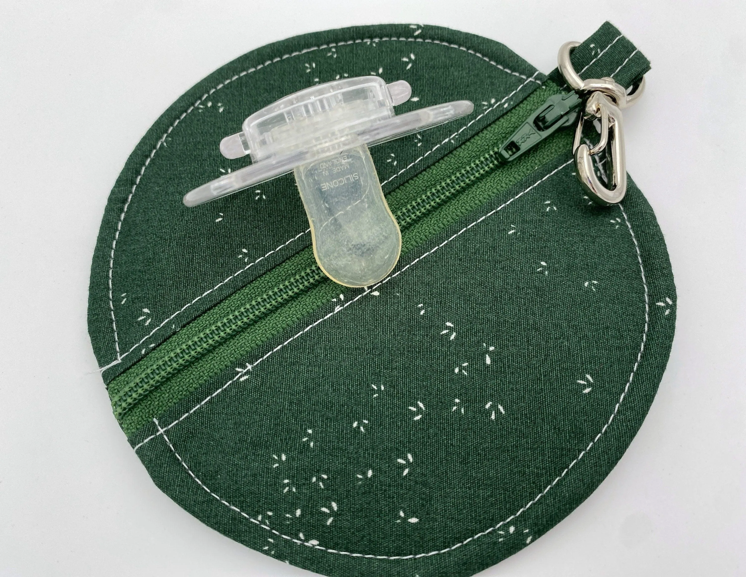 Green Zipper Pouch, Small Ear Bud Case, Round Ear Pod Holder,